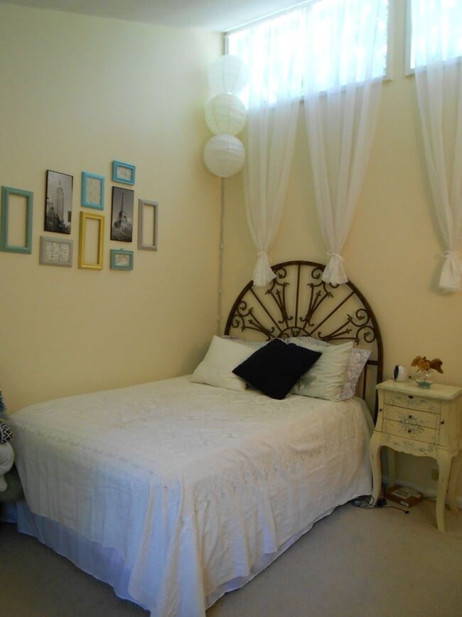 Building Photo - Leasing for 2026 available June 20 - Frank...