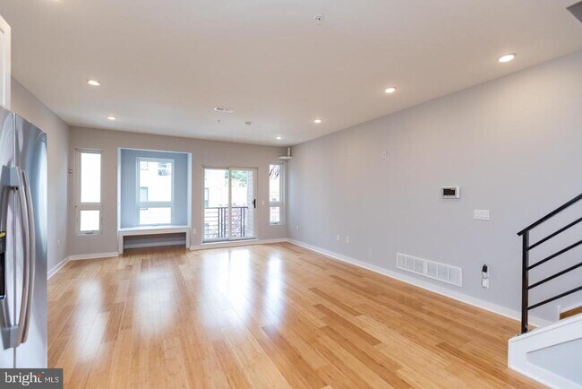 Building Photo - 2230 Frankford Ave