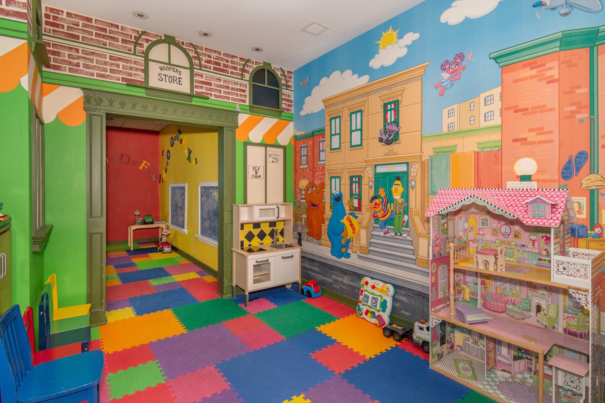 Community Playroom - 175 Huguenot St