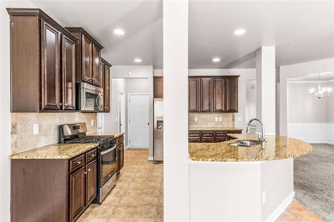 Building Photo - 419 Live Oak Pass