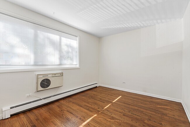 Building Photo - 1921 Harrison St