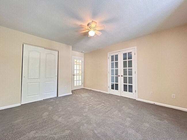Building Photo - 927 Hunley Dr