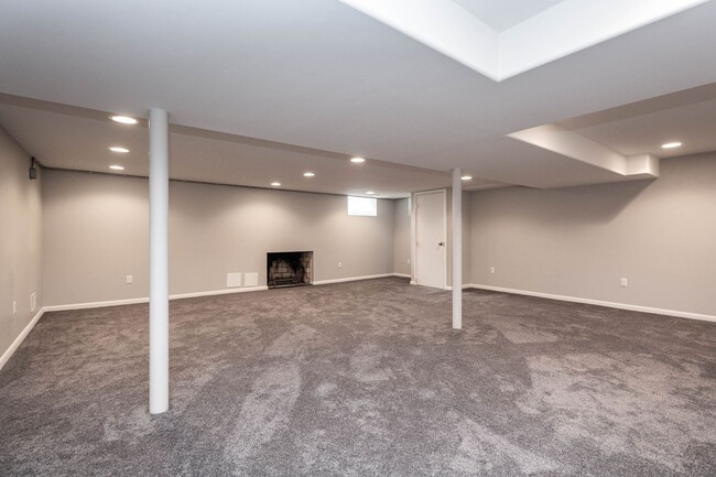 Building Photo - SOPHISTICATED COMFORT in HISTORIC FRANKLIN