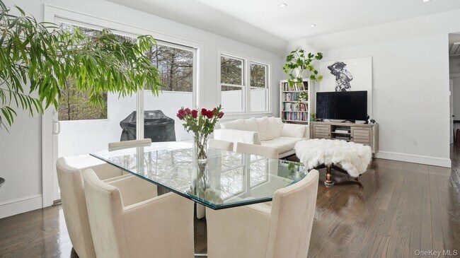 Building Photo - 420 Maple Ave S