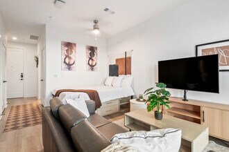 Building Photo - 701 Richmond Ave.