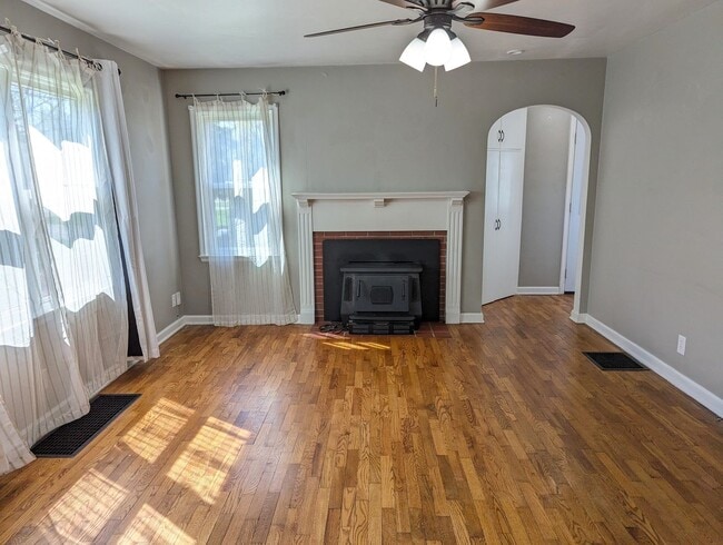 Building Photo - AVAILABLE NOW! - 2 Bedroom / 1 Bath Home in Great Beavercreek Neighborhood!