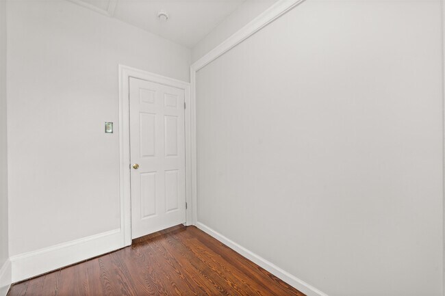 Building Photo - 309 Summit Ave