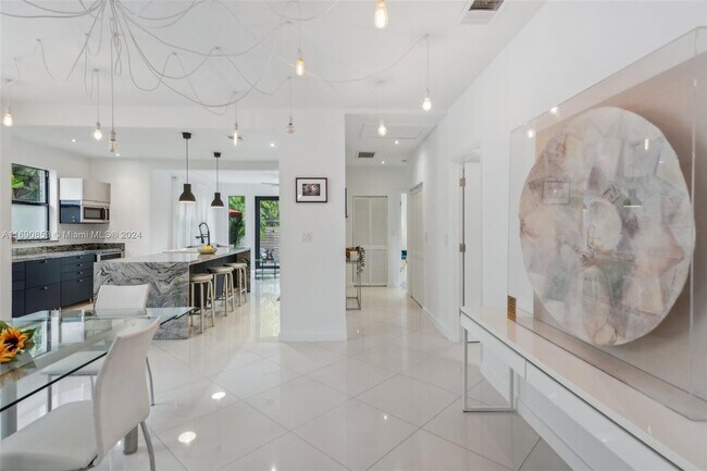 Building Photo - 437 NE 74th St