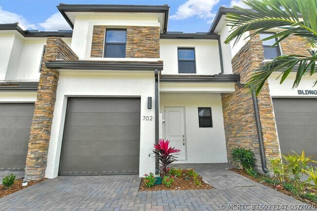 Building Photo - 4074 Highland Oaks Dr