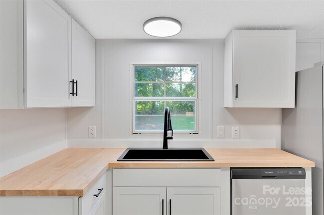 Building Photo - 166 Crystal Bay Dr