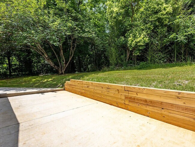 Building Photo - 2 Bedrooms • 2 Full Bathrooms • ~1,254?sq?ft • ~0.34-acre lot