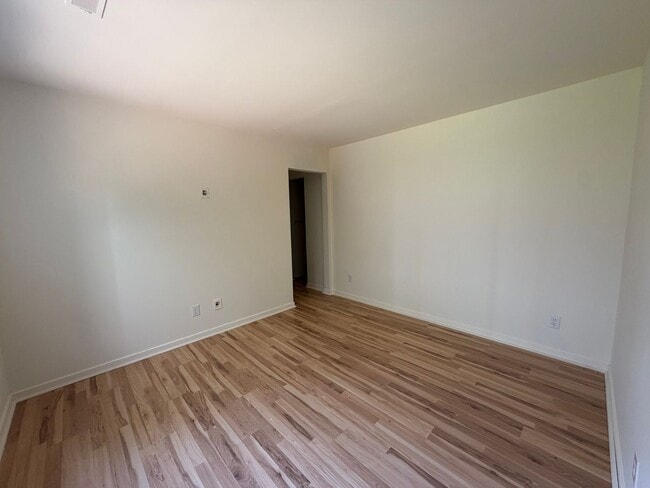 Building Photo - 1250 Clifden Green
