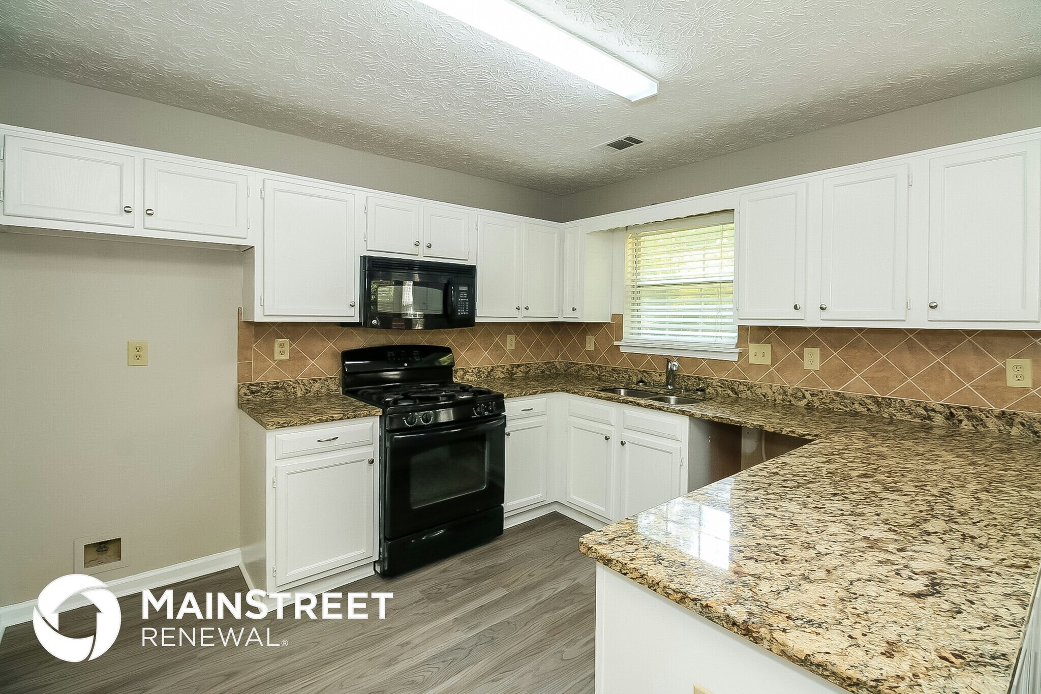 Building Photo - 8535 Glenwoods Dr