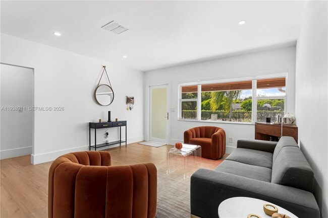 Building Photo - 7825 SW 72nd Ave