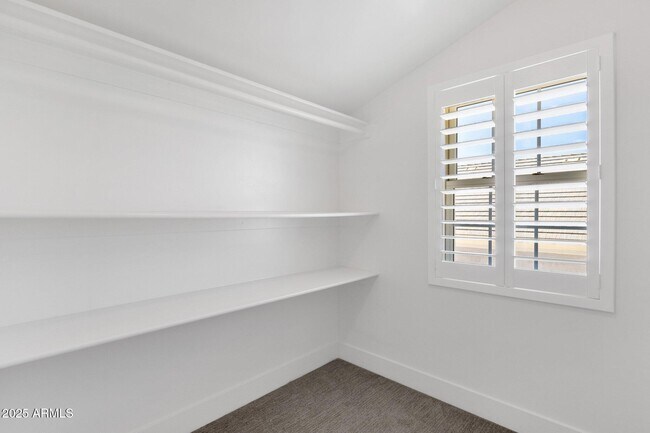 Building Photo - 856 W Quail Cir