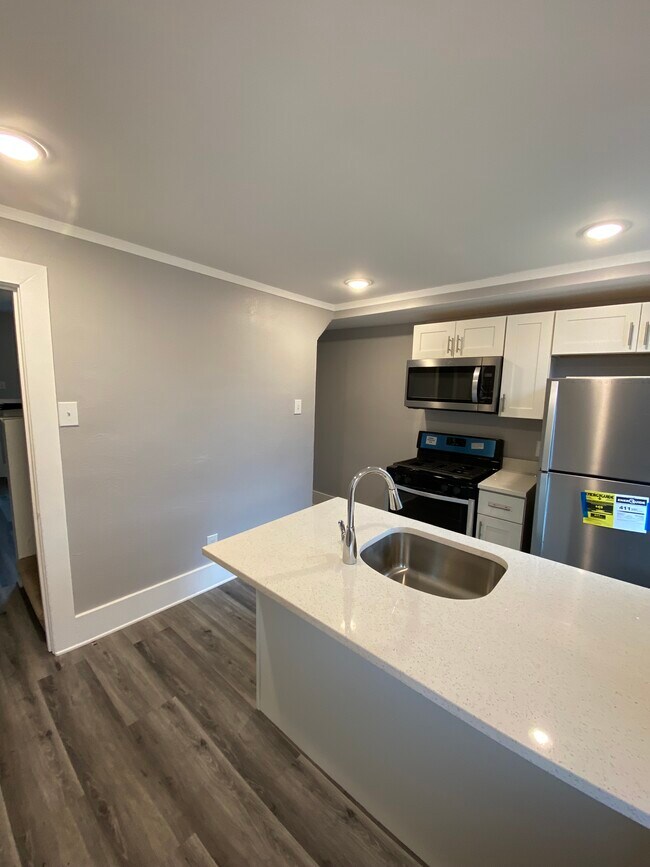 Building Photo - 406 S 3rd Ave