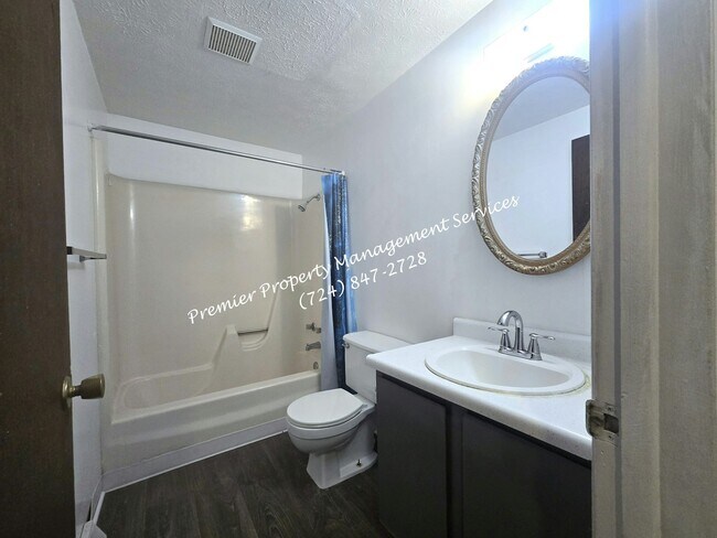 Building Photo - 455 McCleery St
