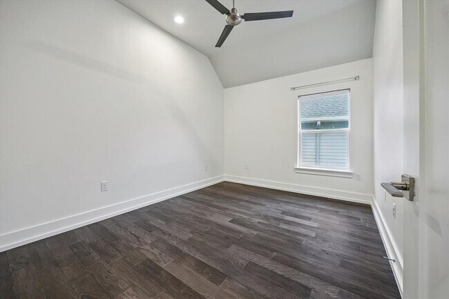 Building Photo - 1224 Eleanor St