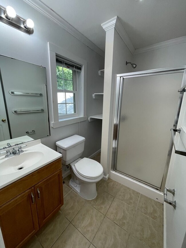 Building Photo - Nice 3br house w/ parking, central AC - wa...