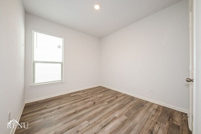 Building Photo - 2038 Delta Downs Dr