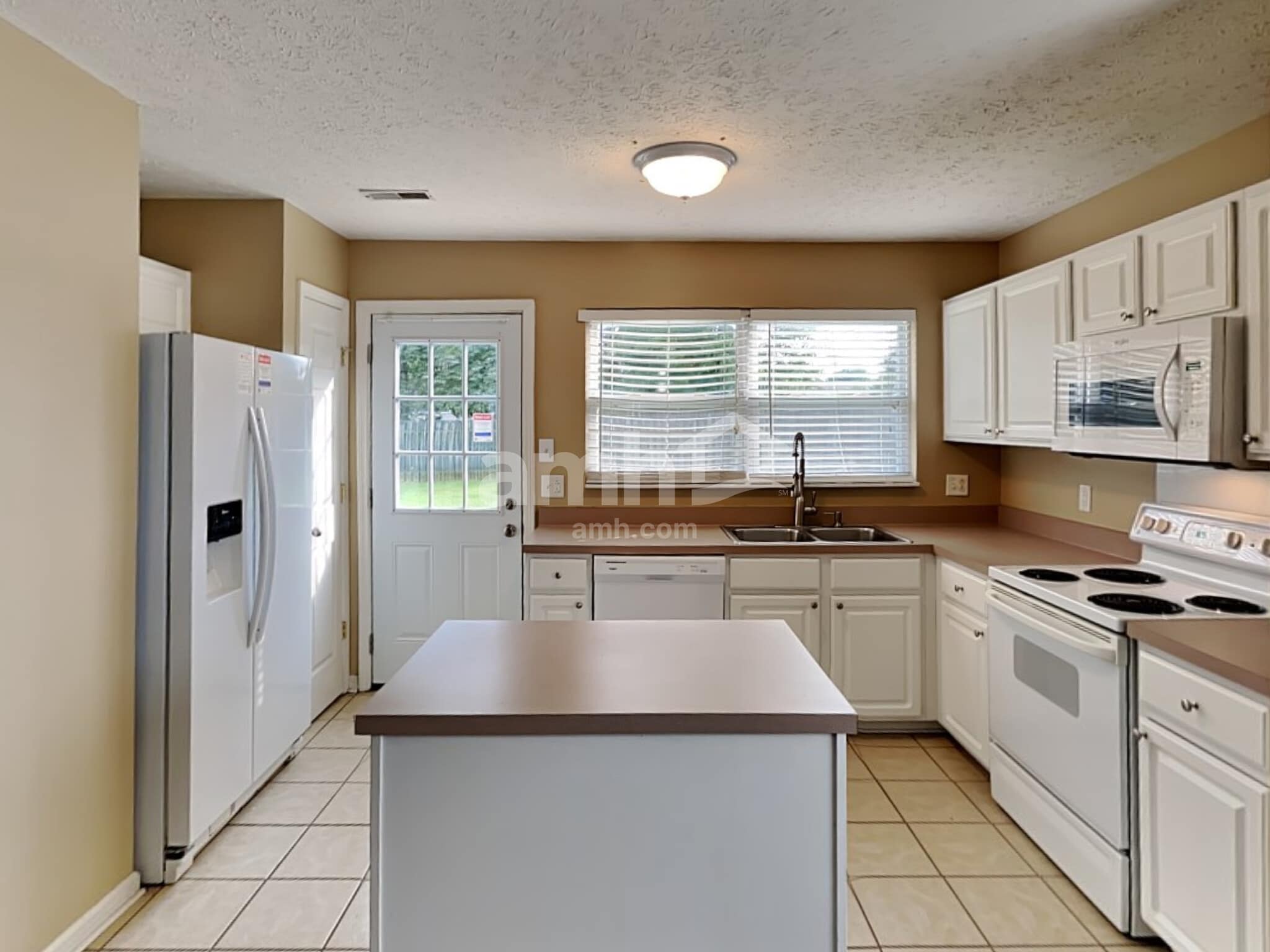 Building Photo - 1700 Stone Hollow Ct