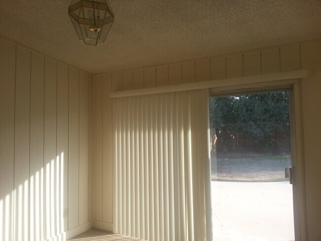 Building Photo - Contemporary Home with a pool near Bullard High School Fresno, CA