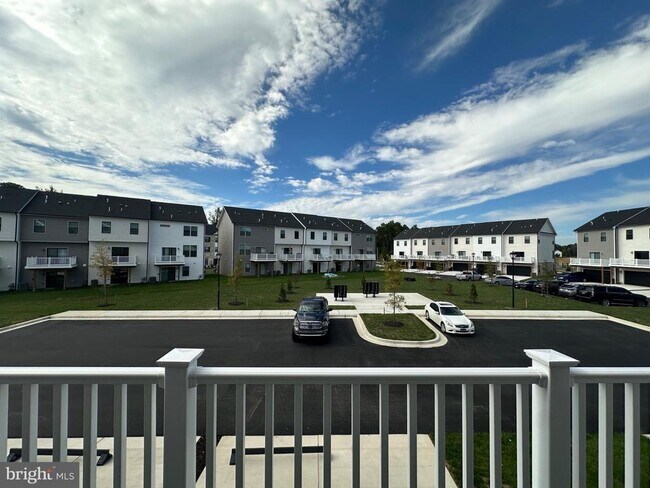 Building Photo - 7421 Calm Retreat Blvd