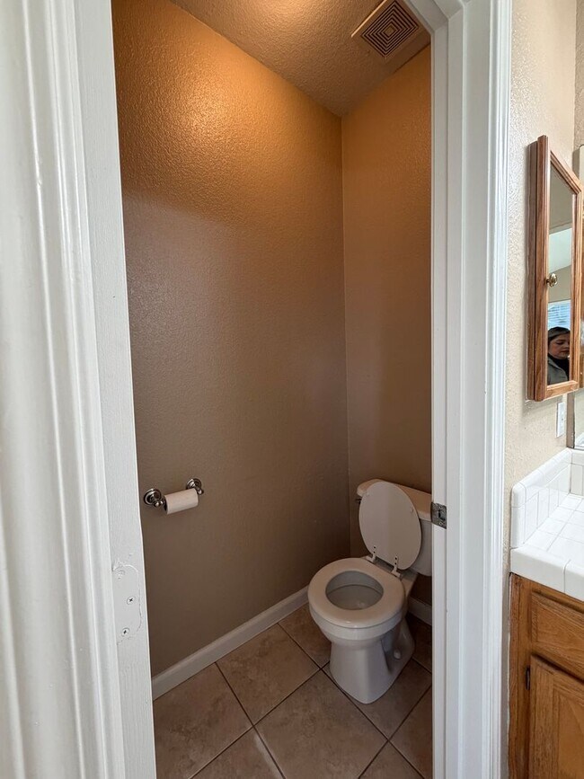 Building Photo - Single story home in Salida!