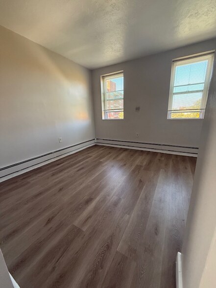 Building Photo - 572 Essex St