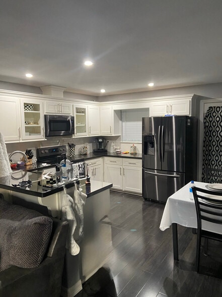 Building Photo - 2008 N Cummings Ave