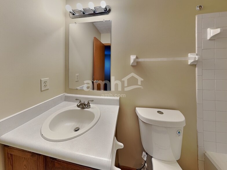 Building Photo - 4633 Stratford Ln