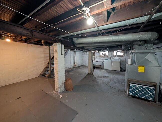 Building Photo - 5807-5807 Franklin Blvd