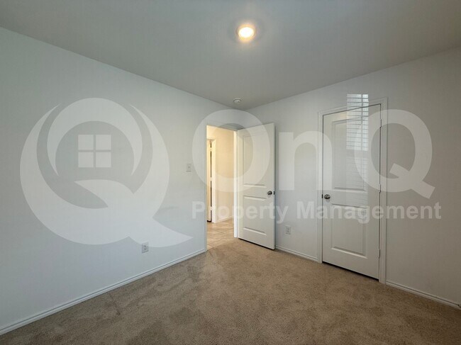 Building Photo - 204 Thresher Ln