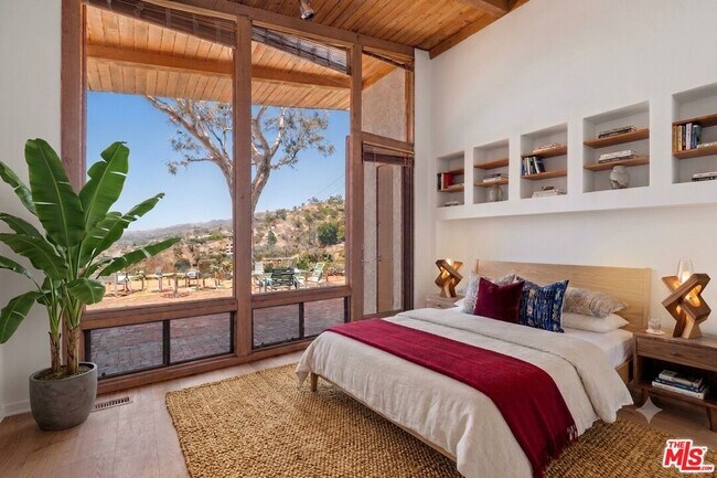 Building Photo - 3909 Sierks Way