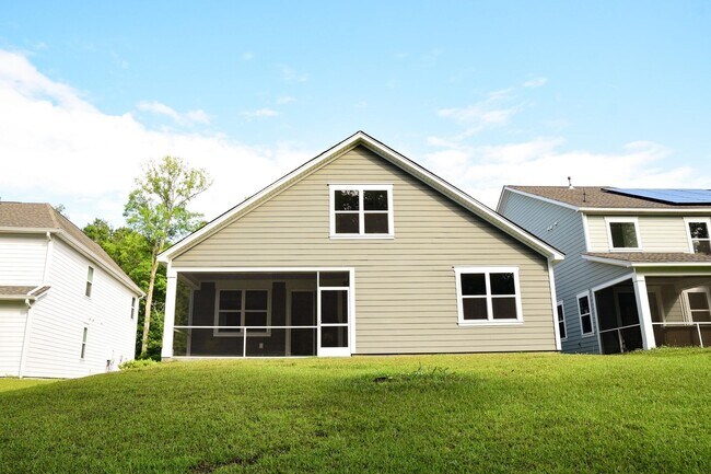 Building Photo - Available 9/1!
