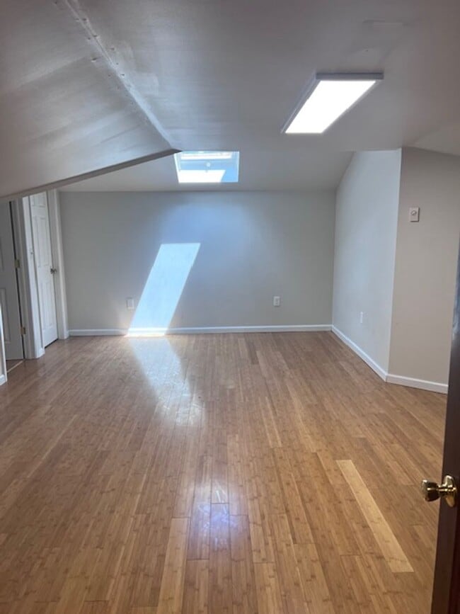 Building Photo - Large 4 bedroom, 2 1/2 bath home for rent in Ravena, NY on Rt 9W