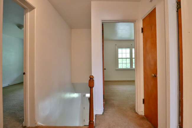 Building Photo - 831 N Raynor Ave