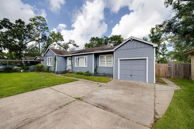 Building Photo - 5233 Brinkman St
