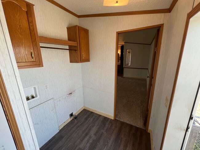 Building Photo - 2 Bedroom 2 Bath Updated Mobile Home in Cliffview Mobile Home Park. Very well kept-up area.