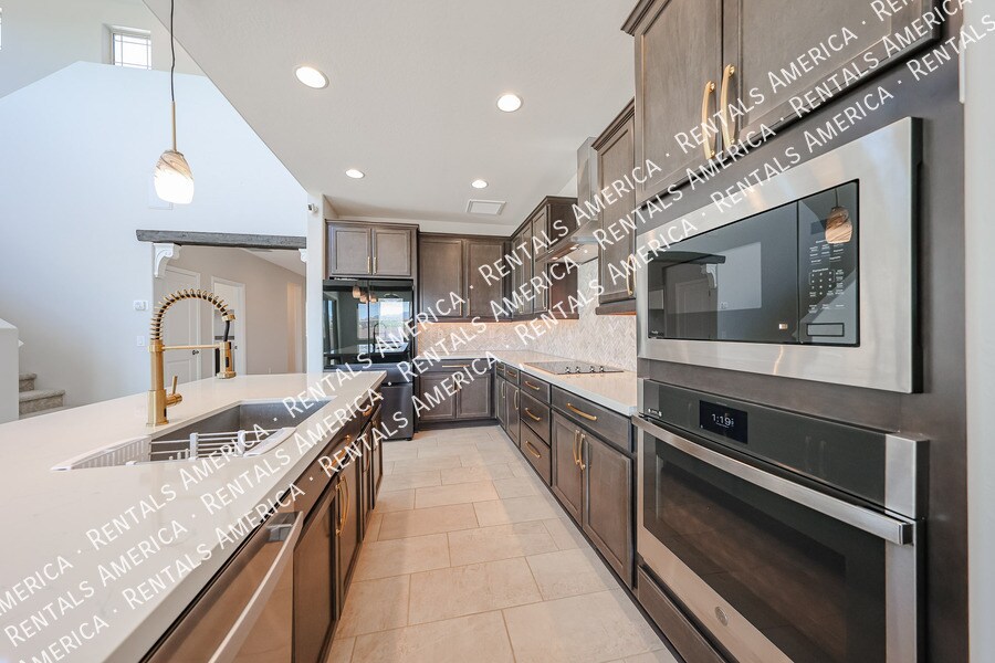 Building Photo - 11128 S 54th Ln