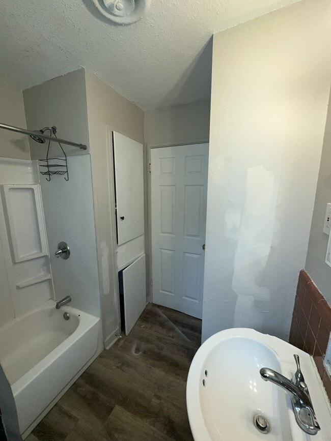 Building Photo - 5558 Queen Mary Ln