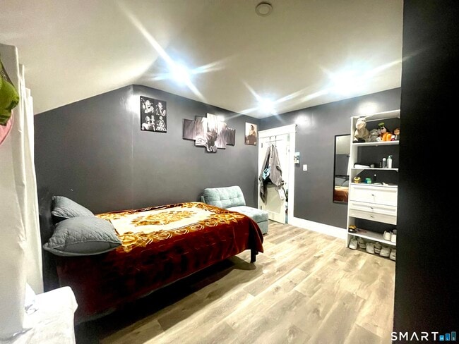 Building Photo - 368 Lakewood Rd