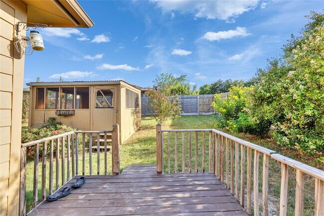 Building Photo - 600 Lakemont Dr