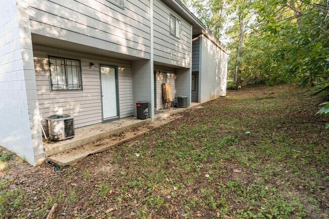 Building Photo - 1305 Clay St