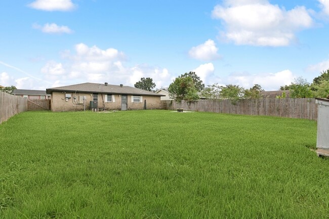 Building Photo - Charming 3-Bed, 2-Bath Home in Marrero – M...