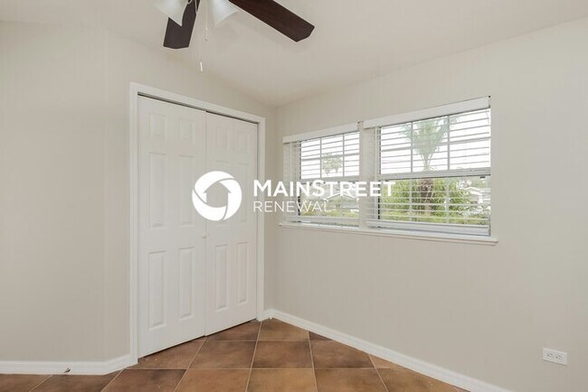 Building Photo - 3 Bedroom Pet-Friendly Home in Fern Park, FL with Main Street Renewal
