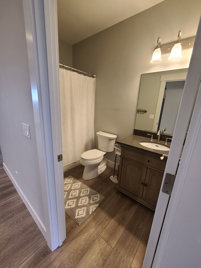 Building Photo - 2 bed, 2 bath newer construction condo