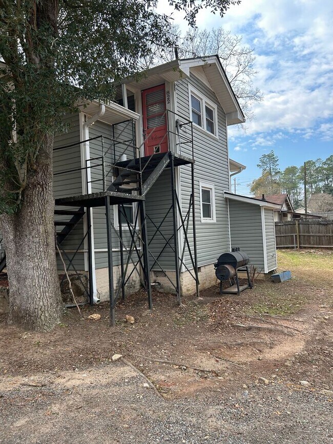 Building Photo - Air B & B