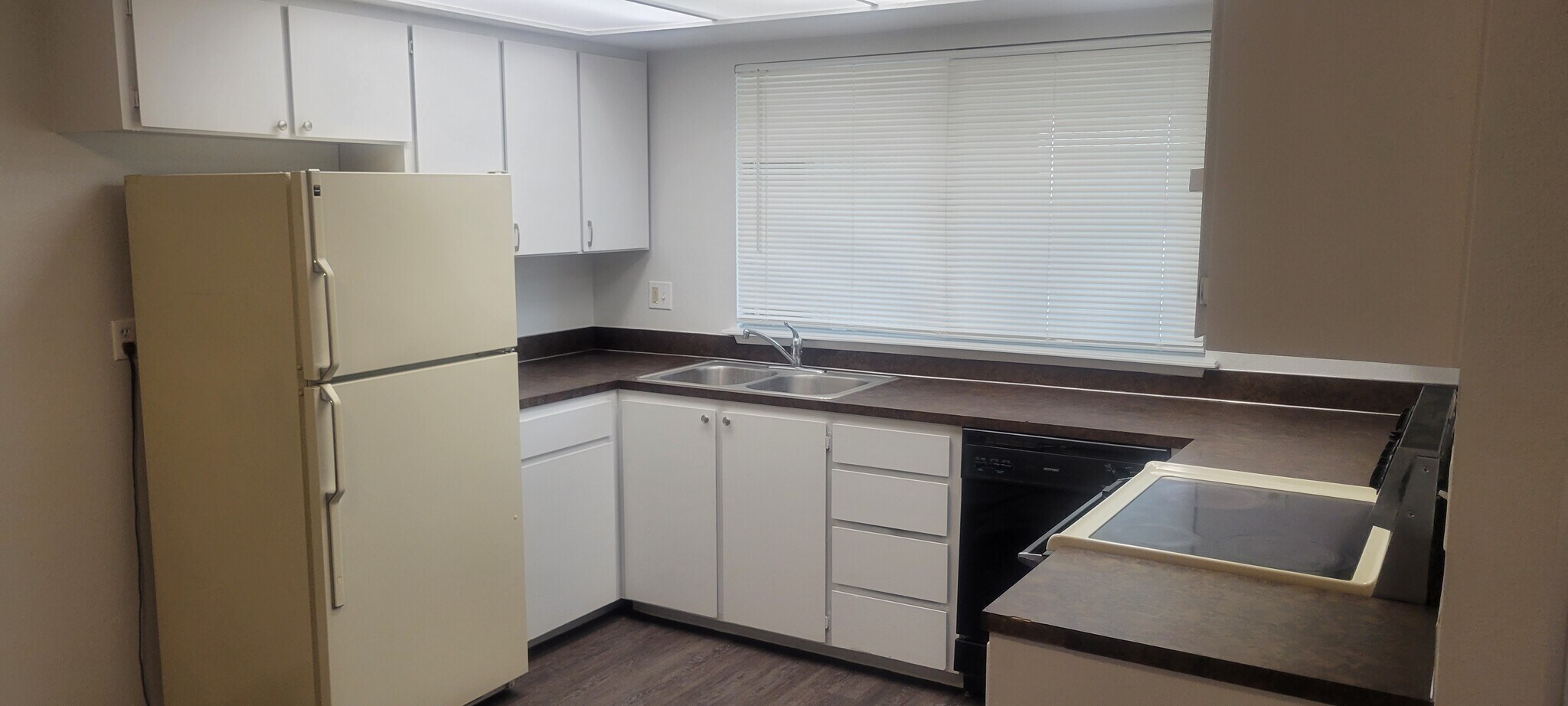 Kitchen - 1215 S 43rd Ave