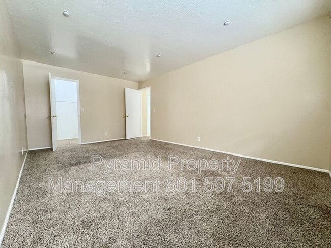 Building Photo - 5441 S 1300 E